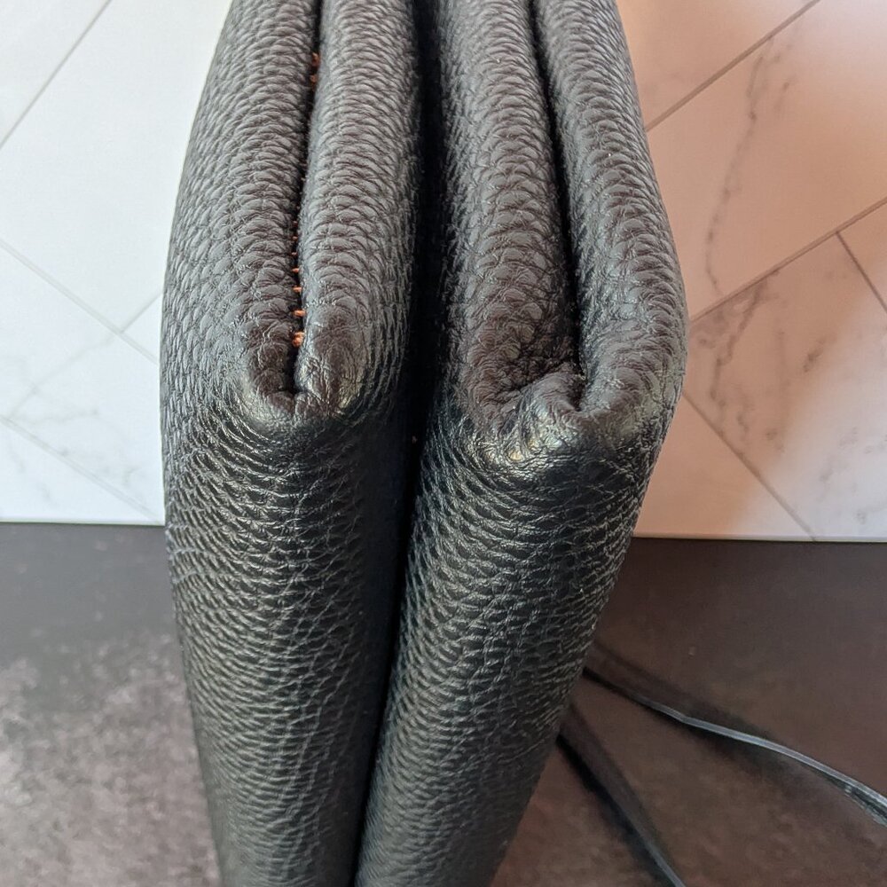 GUESS Black Pebbled Faux Leather Double Zip Crossbody Wristlet - Picture 6 of 11